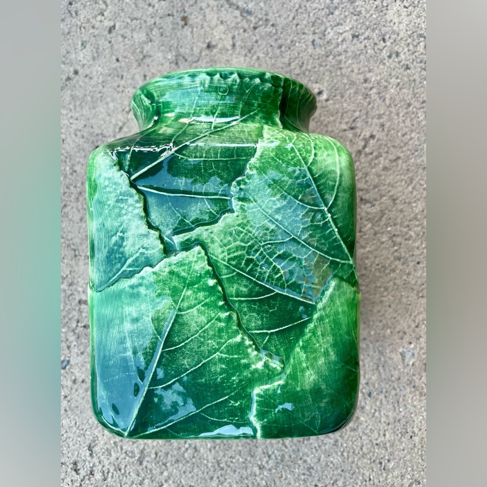 Vintage Vietri Italy Foglia Leonardo Green Leaf Vase - Hand Painted Majolica" - Picture 5 of 8
